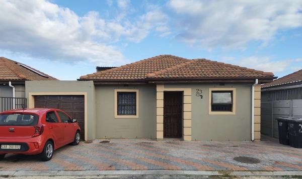House For Sale in Mandalay, Mitchells Plain